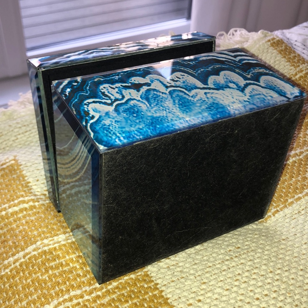 Abstract decorative box - Picture 7 of 7